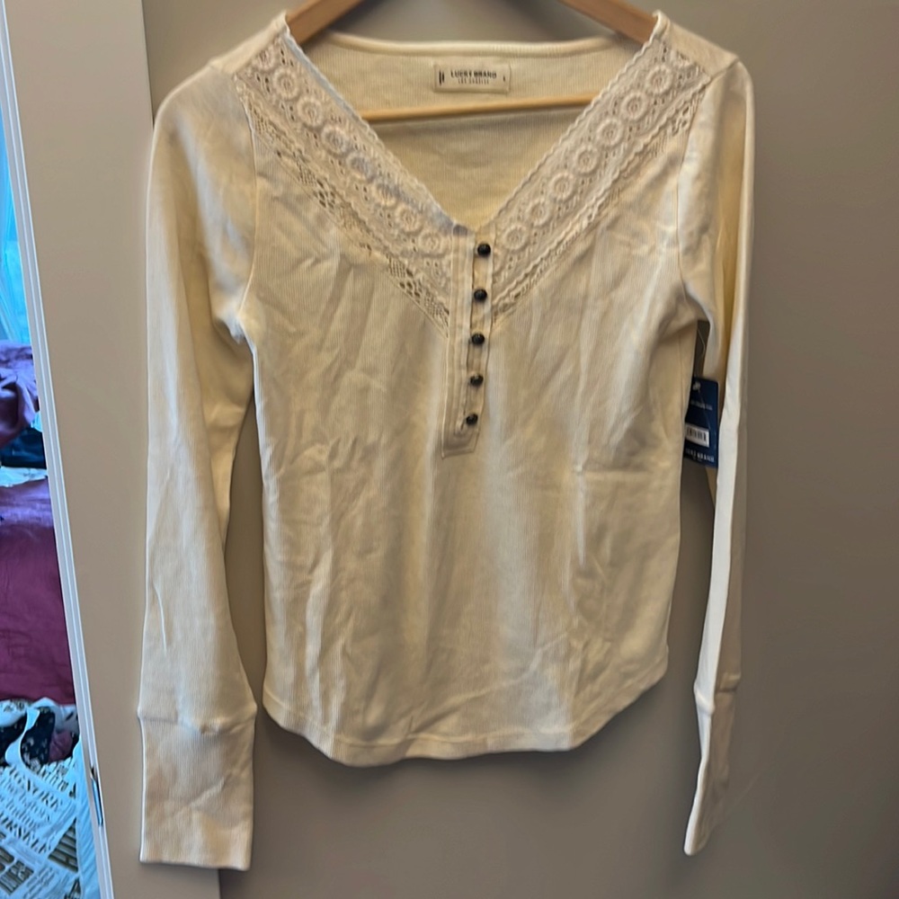 Small lucky brand v neck embroidered button down top. Size small.